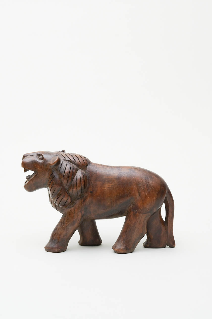木彫りのライオン